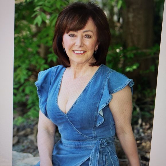Meet your Posher, Cathy - Picture 1 of 1